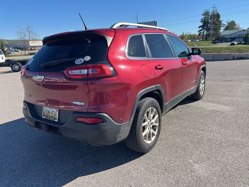 Used 2015 Jeep Cherokee Latitude w/ Cold Weather Group AWD/4WD image 10