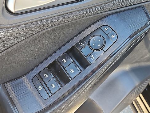 Used 2023 Nissan Rogue SV image 17