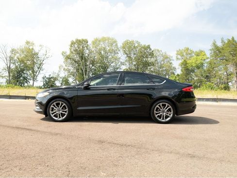 Used 2017 Ford Fusion SE w/ Equipment Group 201A FWD image 9
