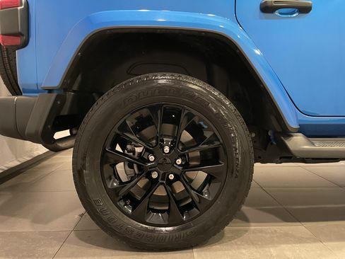 Used 2022 Jeep Wrangler Unlimited Sahara w/ Cold Weather Group AWD/4WD image 9