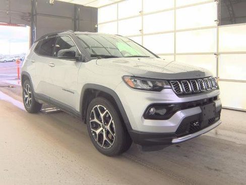Used 2025 Jeep Compass Limited image 3