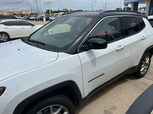 Used 2025 Jeep Compass Limited AWD/4WD image 15