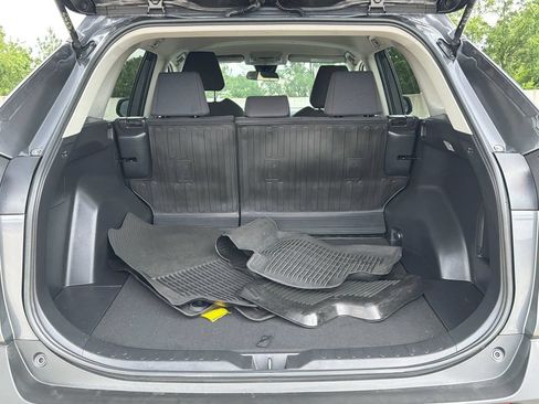 Used 2021 Toyota RAV4 LE AWD/4WD image 6