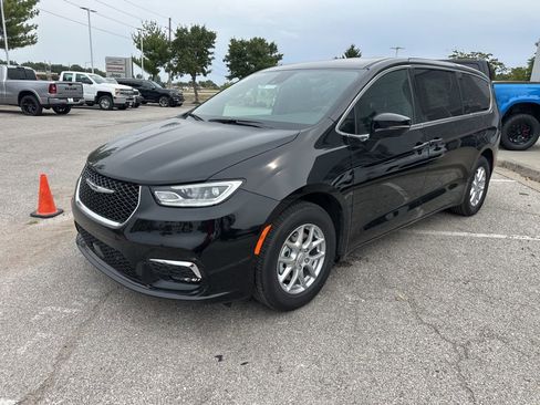 New 2026 Chrysler Pacifica Select image 13