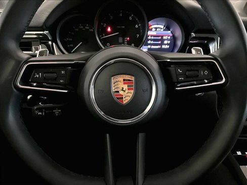 Used 2025 Porsche Macan image 18