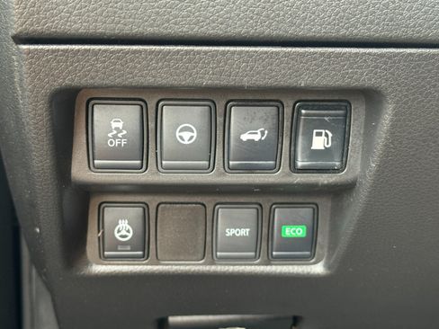 Used 2019 Nissan Rogue SV w/ Premium Package FWD image 17