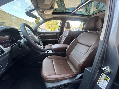 Used 2023 Volkswagen Atlas SE w/ Panoramic Sunroof Package image 30