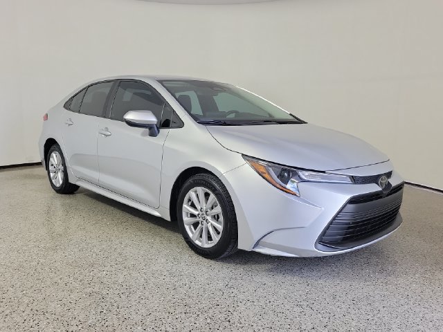 Used 2024 Toyota Corolla LE w/ LE Convenience Package FWD image 4