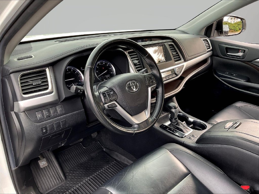 Used 2019 Toyota Highlander XLE AWD/4WD image 20