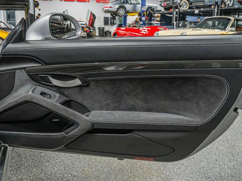 Used 2016 Porsche Boxster Spyder image 34