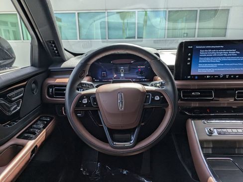 Certified 2025 Lincoln Aviator Reserve RWD image 16