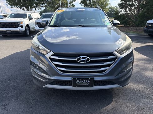 Used 2018 Hyundai Tucson Value w/ Cargo Package FWD image 3