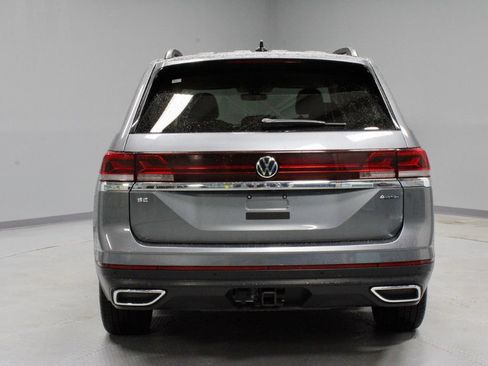 Used 2024 Volkswagen Atlas SE AWD/4WD image 11