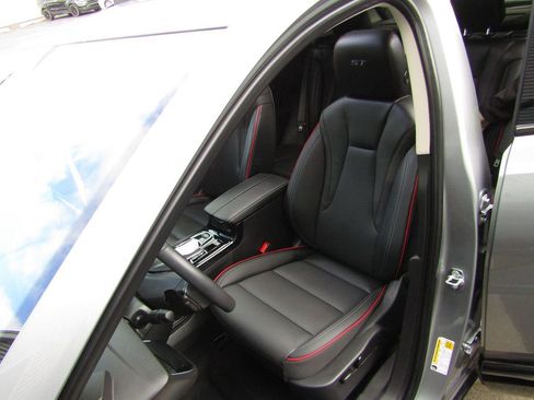 Used 2023 Buick Envision Essence w/ Sport Touring Package AWD/4WD image 32