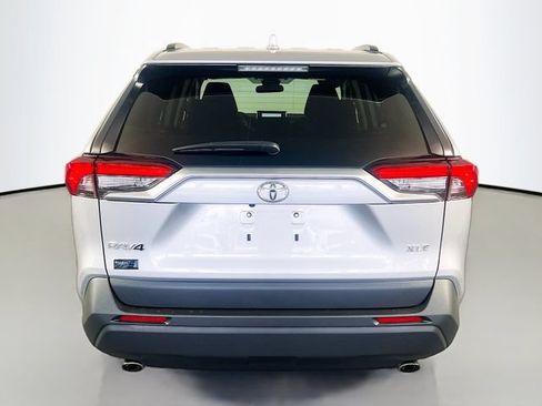 Used 2025 Toyota RAV4 XLE w/ Convenience Package FWD image 7