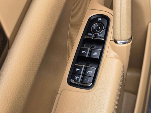 Used 2014 Porsche Cayenne S AWD/4WD image 19