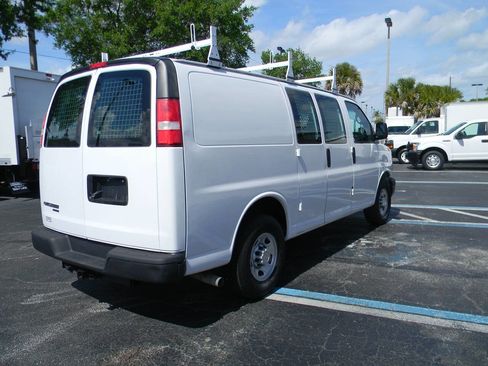 Used 2015 Chevrolet Express 2500 image 4