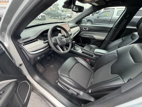 Used 2024 Jeep Compass Latitude AWD/4WD image 5