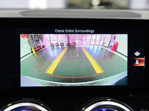 Used 2021 Mercedes-Benz GLB 250 w/ Premium Package image 24