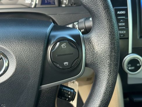Used 2012 Toyota Camry LE FWD image 18