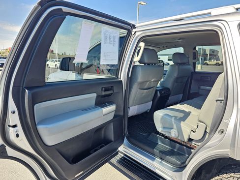 Used 2019 Toyota Sequoia SR5 AWD/4WD image 16