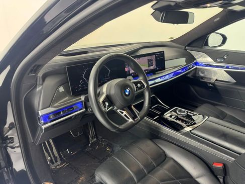 Used 2023 BMW 760i xDrive w/ Executive Package AWD/4WD image 4
