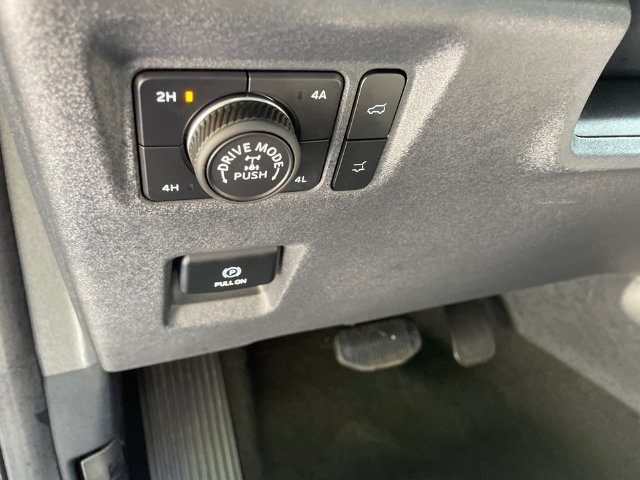 Used 2025 Ford Expedition Tremor AWD/4WD image 30