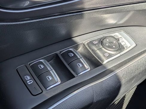 Used 2024 Kia Sorento S FWD image 26