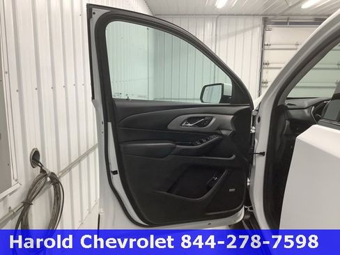 Used 2021 Chevrolet Traverse RS image 16