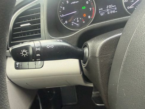 Used 2017 Hyundai Elantra SE image 15