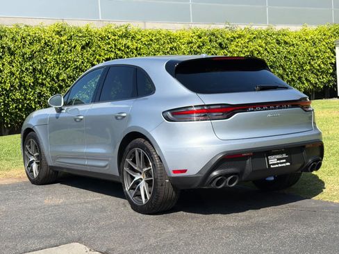 Certified 2025 Porsche Macan AWD/4WD image 3