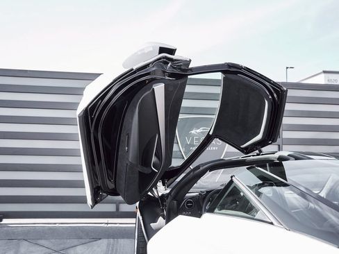 Used 2024 McLaren 750S RWD image 30