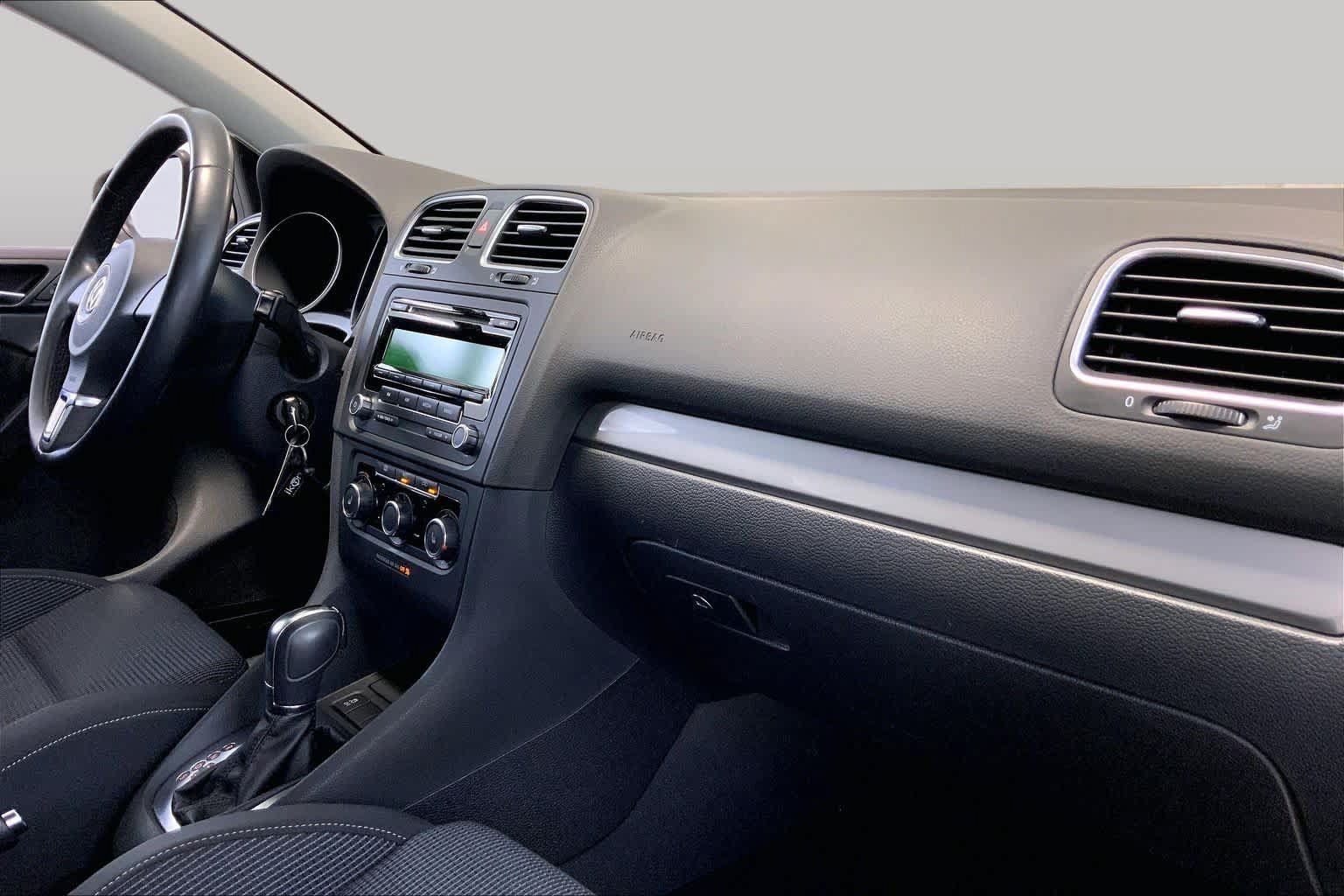Used 2013 Volkswagen Golf 4-Door FWD image 18