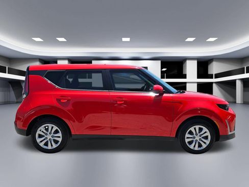 Used 2023 Kia Soul LX FWD image 7