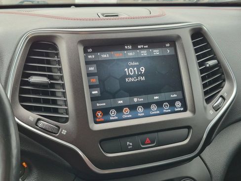 Used 2020 Jeep Cherokee Trailhawk w/ Cold Weather Group AWD/4WD image 13