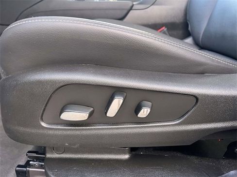 Used 2025 Cadillac XT6 Premium Luxury image 20