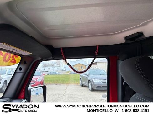 Used 2017 Jeep Wrangler Unlimited Sahara w/ Dual Top Group image 15