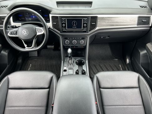 Used 2022 Volkswagen Atlas Cross Sport SE FWD image 13
