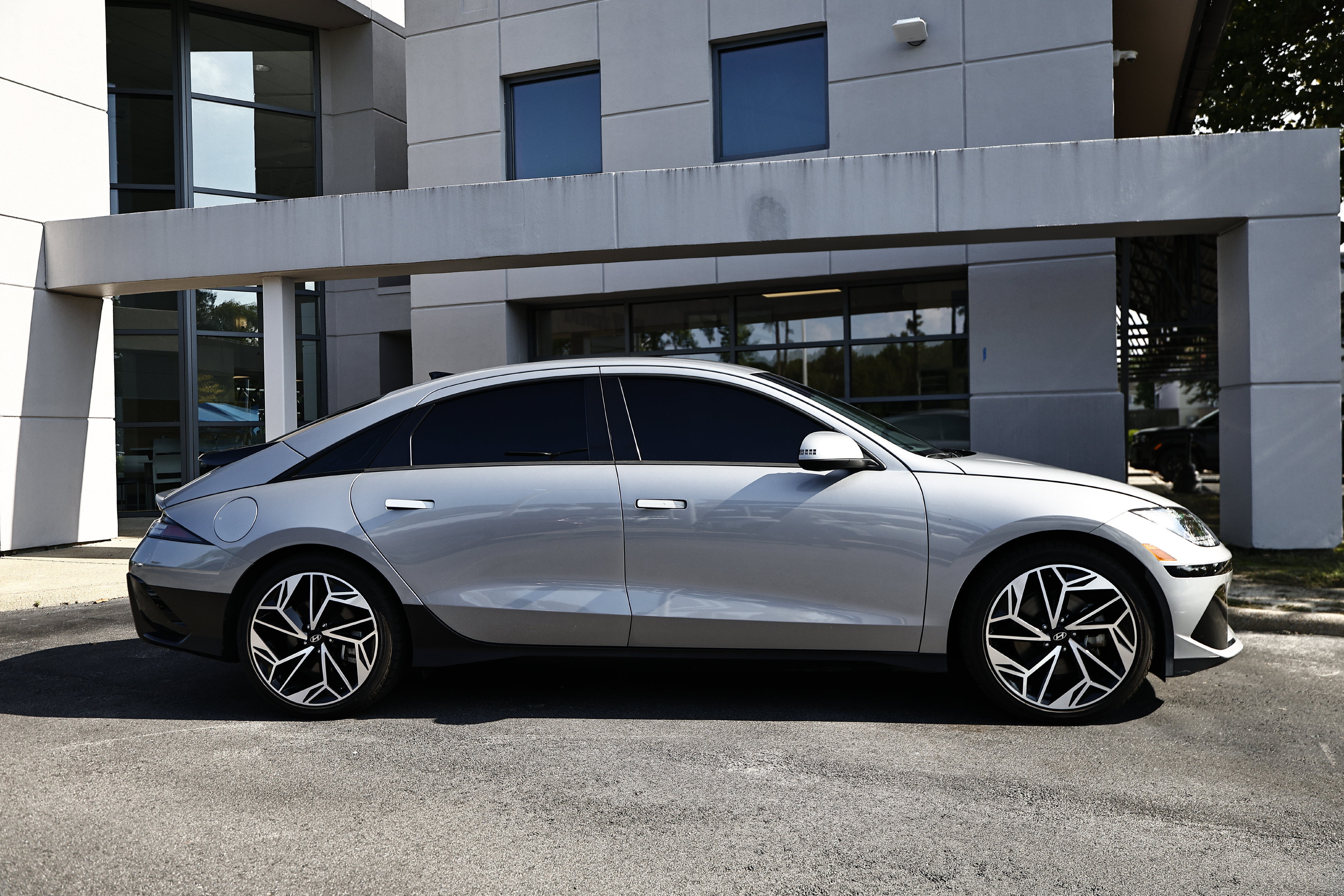 Used 2023 Hyundai Ioniq 6 SEL RWD image 4