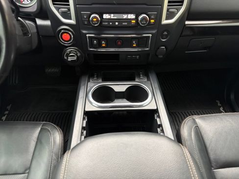 Used 2019 Nissan Titan SL w/ Midnight Edition AWD/4WD image 29
