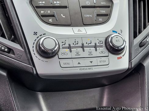 Used 2017 Chevrolet Equinox LS image 21