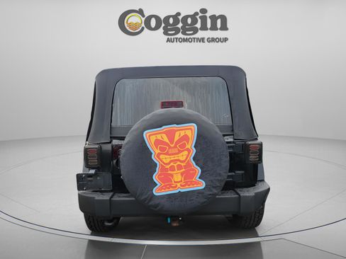 Used 2010 Jeep Wrangler Unlimited Islander image 5