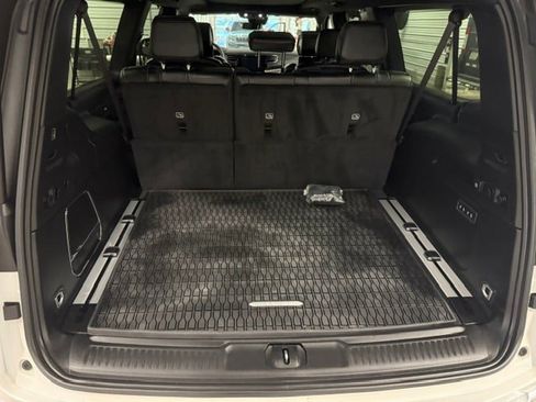 Certified 2024 Jeep Wagoneer L Series III w/ Premium Group I AWD/4WD image 25