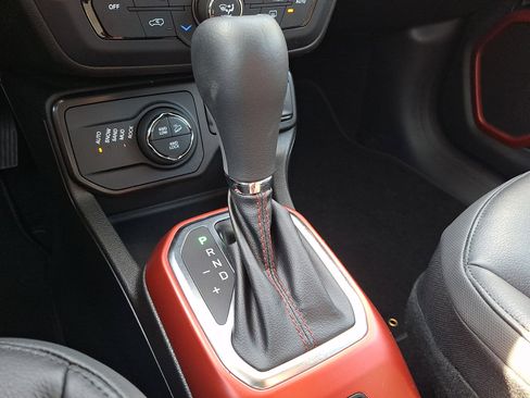 Certified 2022 Jeep Renegade Trailhawk AWD/4WD image 14