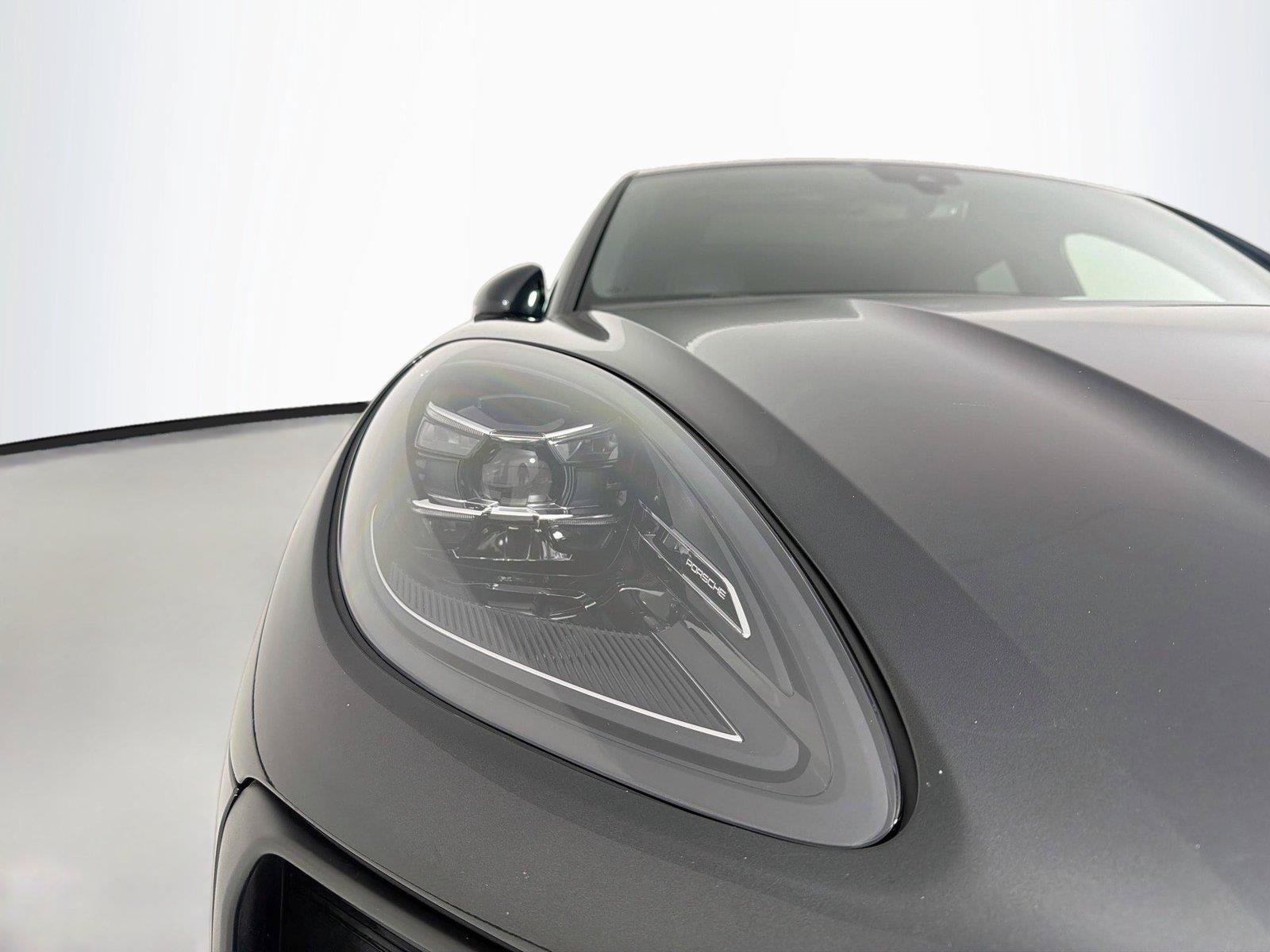 Used 2022 Porsche Macan AWD/4WD image 33