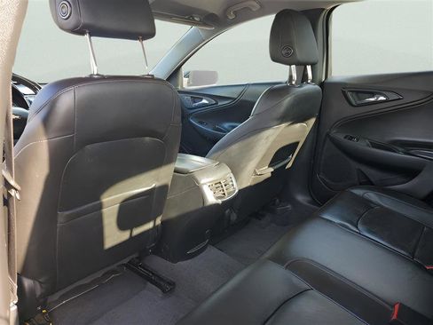 Used 2020 Chevrolet Malibu LT w/ Leather Package FWD image 8