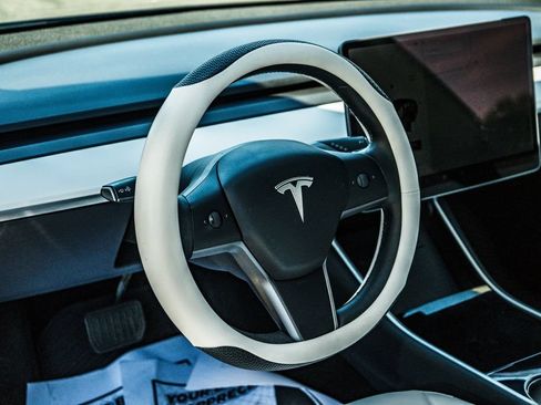Used 2020 Tesla Model 3 Standard Range Plus RWD image 24
