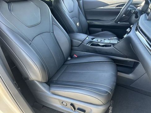 Certified 2026 INFINITI QX60 Luxe w/ Family Package AWD/4WD image 12