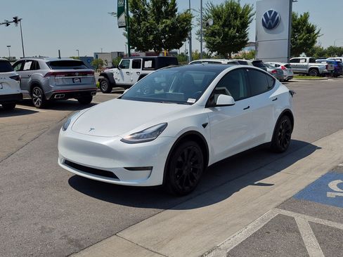 Used 2021 Tesla Model Y Long Range AWD/4WD image 11
