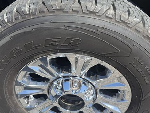 Used 2017 Ford F250 Lariat w/ Chrome Package image 11